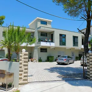 *** Hotel Vila Celaj Albânia