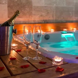 Appartement Jacuzzi Love