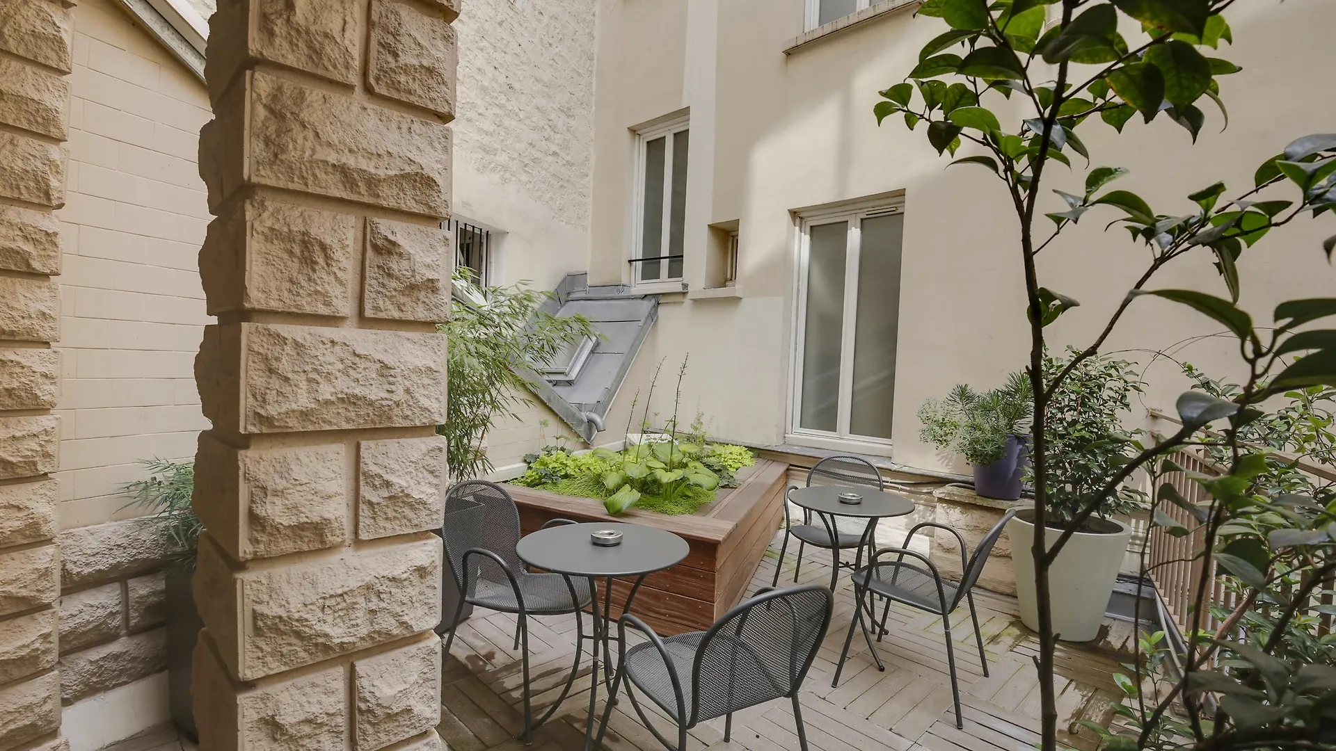 **  Hotel Du Printemps Paris France